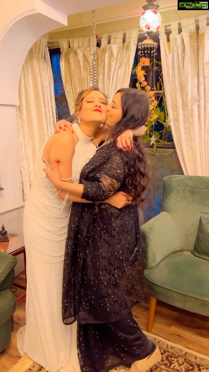 Madalsa Sharma Instagram - Wishing you all a beautiful New Year filled with Happiness, Joy and Success….❤️ Happy 2023 ❤️ @sheelassharmaa