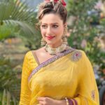 Madalsa Sharma Instagram - Your life is as good as your mindset and it’s much better when you are living in the present moment….💛💛 #quoteoftheday #thoughtoftheday #madalsasharma #kavya #picoftheday #postoftheday #instadaily #instapic #instagood #instamood #mood #love #actorslife