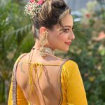 Madalsa Sharma Instagram - Your life is as good as your mindset and it’s much better when you are living in the present moment….💛💛 #quoteoftheday #thoughtoftheday #madalsasharma #kavya #picoftheday #postoftheday #instadaily #instapic #instagood #instamood #mood #love #actorslife