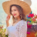 Madalsa Sharma Instagram - This moment is fine….💛 #beach #thoughtoftheday #madalsasharma #kavya #picoftheday #postoftheday #instadaily #instapic #instagood #instamood #mood #love #actorslife