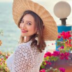 Madalsa Sharma Instagram - This moment is fine….💛 #beach #thoughtoftheday #madalsasharma #kavya #picoftheday #postoftheday #instadaily #instapic #instagood #instamood #mood #love #actorslife