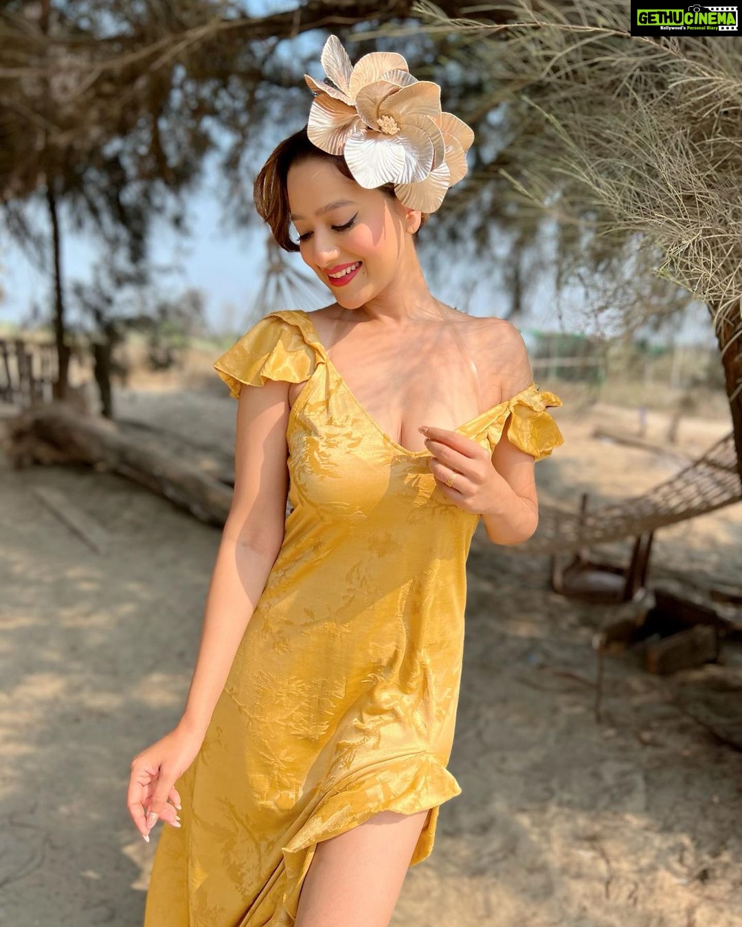 Madalsa Sharma Instagram - Sun. Sea. Soul. Sand βοΈππ΄β¨ #islandgirl #thoughtoftheday #madalsasharma #kavya #tropical #beach #picoftheday #postoftheday #instadaily #instapic #instagood #instamood #mood #love #actorslife
