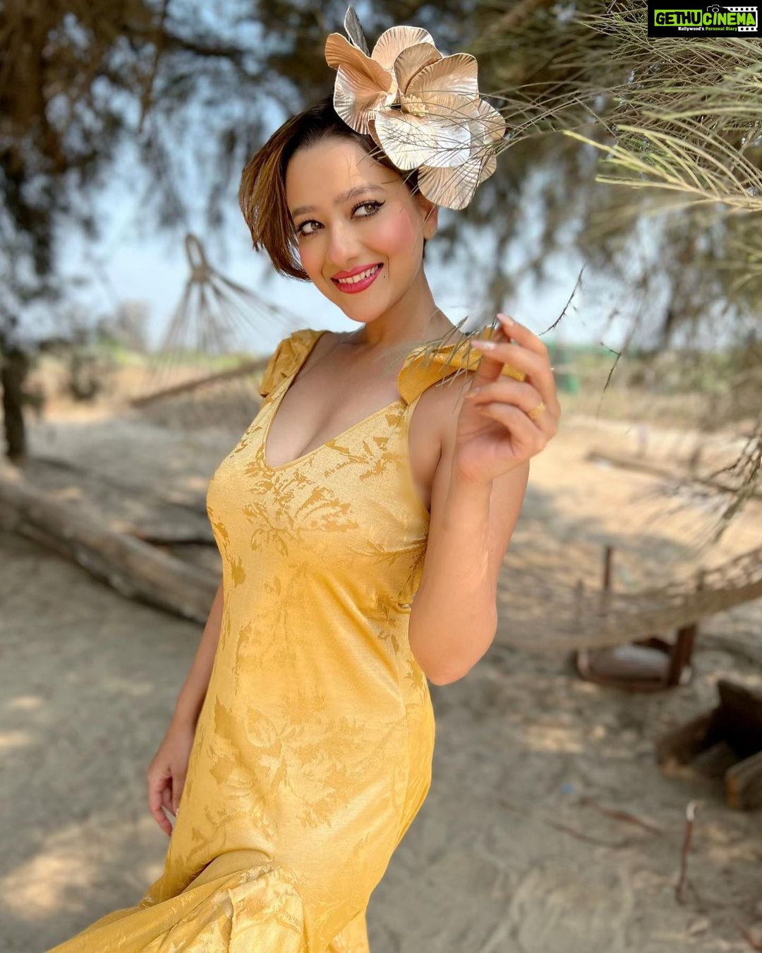 Madalsa Sharma Instagram - Sun. Sea. Soul. Sand βοΈππ΄β¨ #islandgirl #thoughtoftheday #madalsasharma #kavya #tropical #beach #picoftheday #postoftheday #instadaily #instapic #instagood #instamood #mood #love #actorslife