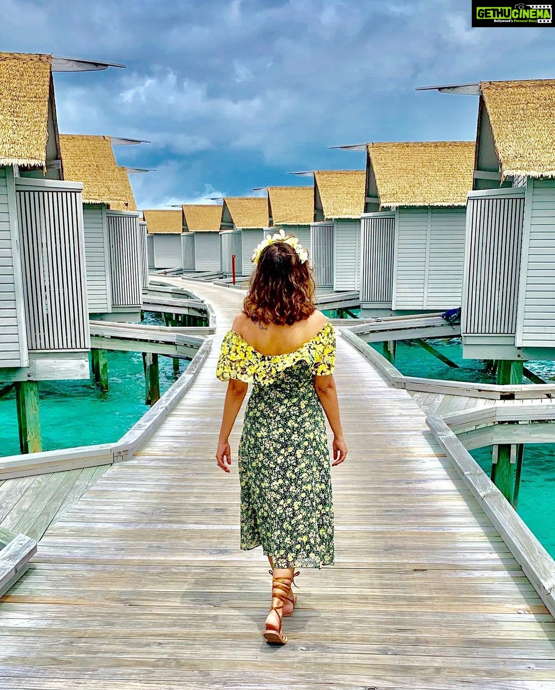 Madalsa Sharma Instagram - Live for the moments you can’t put into words….✨✨ #quoteoftheday #thoughtoftheday #madalsasharma #kavya #picoftheday #postoftheday #instadaily #instapic #instagood #instamood #mood #love #actorslife