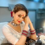 Madalsa Sharma Instagram – The way we experience the world around us is a direct reflection of the world within us….✨✨
#quoteoftheday #thoughtoftheday #madalsasharma #kavya #picoftheday #postoftheday #instadaily #instapic #instagood #instamood #mood #love #actorslife