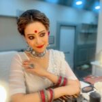 Madalsa Sharma Instagram – The way we experience the world around us is a direct reflection of the world within us….✨✨
#quoteoftheday #thoughtoftheday #madalsasharma #kavya #picoftheday #postoftheday #instadaily #instapic #instagood #instamood #mood #love #actorslife