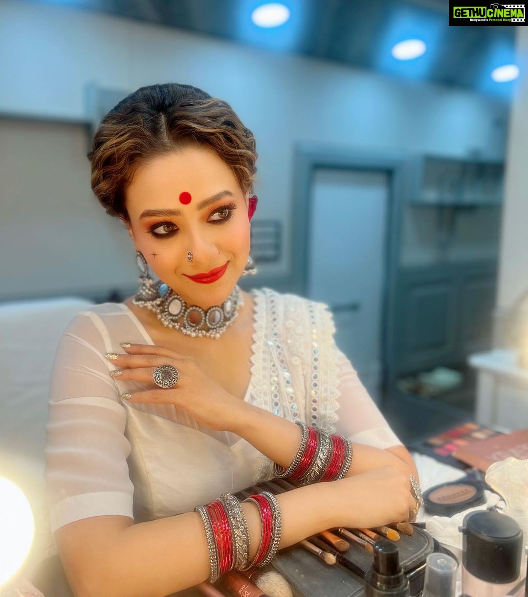 Madalsa Sharma Instagram - The way we experience the world around us is a direct reflection of the world within us….✨✨ #quoteoftheday #thoughtoftheday #madalsasharma #kavya #picoftheday #postoftheday #instadaily #instapic #instagood #instamood #mood #love #actorslife