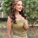 Madalsa Sharma Instagram – It’s not how much we have, but how much we enjoy that makes happiness✨✨
#quoteoftheday #thoughtoftheday #madalsasharma #kavya #picoftheday #postoftheday #instadaily #instapic #instagood #instamood #mood #love #actorslife