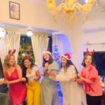 Madalsa Sharma Instagram - Had sooo much fun last night 🎄🎁❤️ Love you @sheelassharmaa thank you for making our Christmas special! ❤️🎁 #merrychristmas #rabbsehaidua #rshd