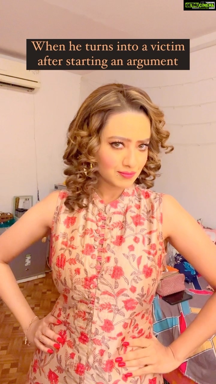 Madalsa Sharma Instagram - How many of you can relate?! π€ππ
#reels #reelsinstagram #madalsasharma #kavya #videooftheday #instadaily #instavideo #instagood #instamood #mood #trending #trendingreels #reelitfeelit #reelkarofeelkaro #reeloftheday #reelit #love #actorslife