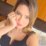 Madalsa Sharma Instagram - It’s been a longggg day……! 🥺😅 #reels #reelsinstagram #madalsasharma #kavya #videooftheday #instadaily #instavideo #instagood #instamood #mood #trending #trendingreels #reelitfeelit #reelkarofeelkaro #reeloftheday #reelit #love #actorslife