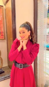 Madalsa Sharma Instagram - Feeling cute🥰 #reels #reelsinstagram #madalsasharma #kavya #videooftheday #instadaily #instavideo #instagood #instamood #mood #trending #trendingreels #reelitfeelit #reelkarofeelkaro #reeloftheday #reelit #love #actorslife