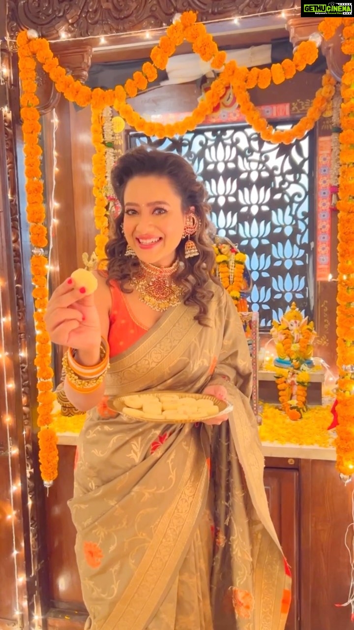 Madalsa Sharma Instagram - Happy Diwali! 🪔✨🪔✨ May this Diwali light up your life with Happiness, Health and Success.❤️❤️ #reels #reelsinstagram #madalsasharma #kavya #videooftheday #instadaily #instavideo #instagood #instamood #mood #trending #trendingreels #reelitfeelit #reelkarofeelkaro #reeloftheday #reelit #love #actorslife