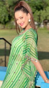 Madalsa Sharma Instagram - Dil se nikli hui baat….💚
How many of you agree?! 

#reels #reelsinstagram #madalsasharma #kavya #videooftheday #instadaily #instavideo #instagood #instamood #mood #trending #trendingreels #reelitfeelit #reelkarofeelkaro #reeloftheday #reelit #love #actorslife