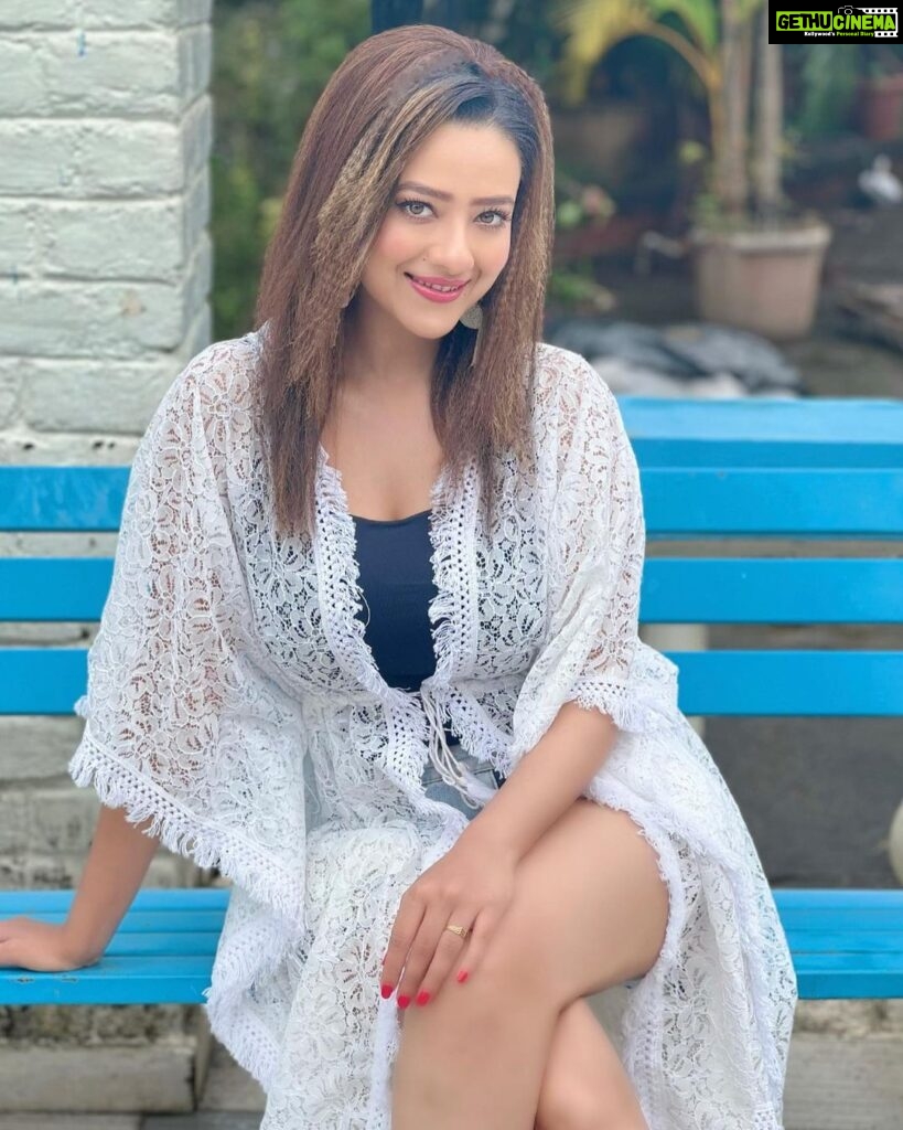 Madalsa Sharma Instagram - A grateful heart is a magnet for miracles…. ❤️💫 #quoteoftheday #thoughtoftheday #madalsasharma #kavya #picoftheday #postoftheday #instadaily #instapic #instagood #instamood #mood #love #actorslife
