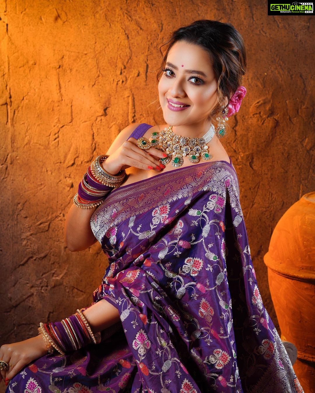Madalsa Sharma Instagram - Bloom where you are planted💜💁♀️ Shoot Concept & Designed By :- @nehaadhvikmahajan @bridalsbynam . 💄MUA , Hair & Styling :- @nehaadhvikmahajan . 📸 :- @abhay_r_kirti . 🥻Saree :- @kankatala_ . 💍Jewelery :- @pooja_diamond . Bridal Accessories:- @omsons_bridal_store