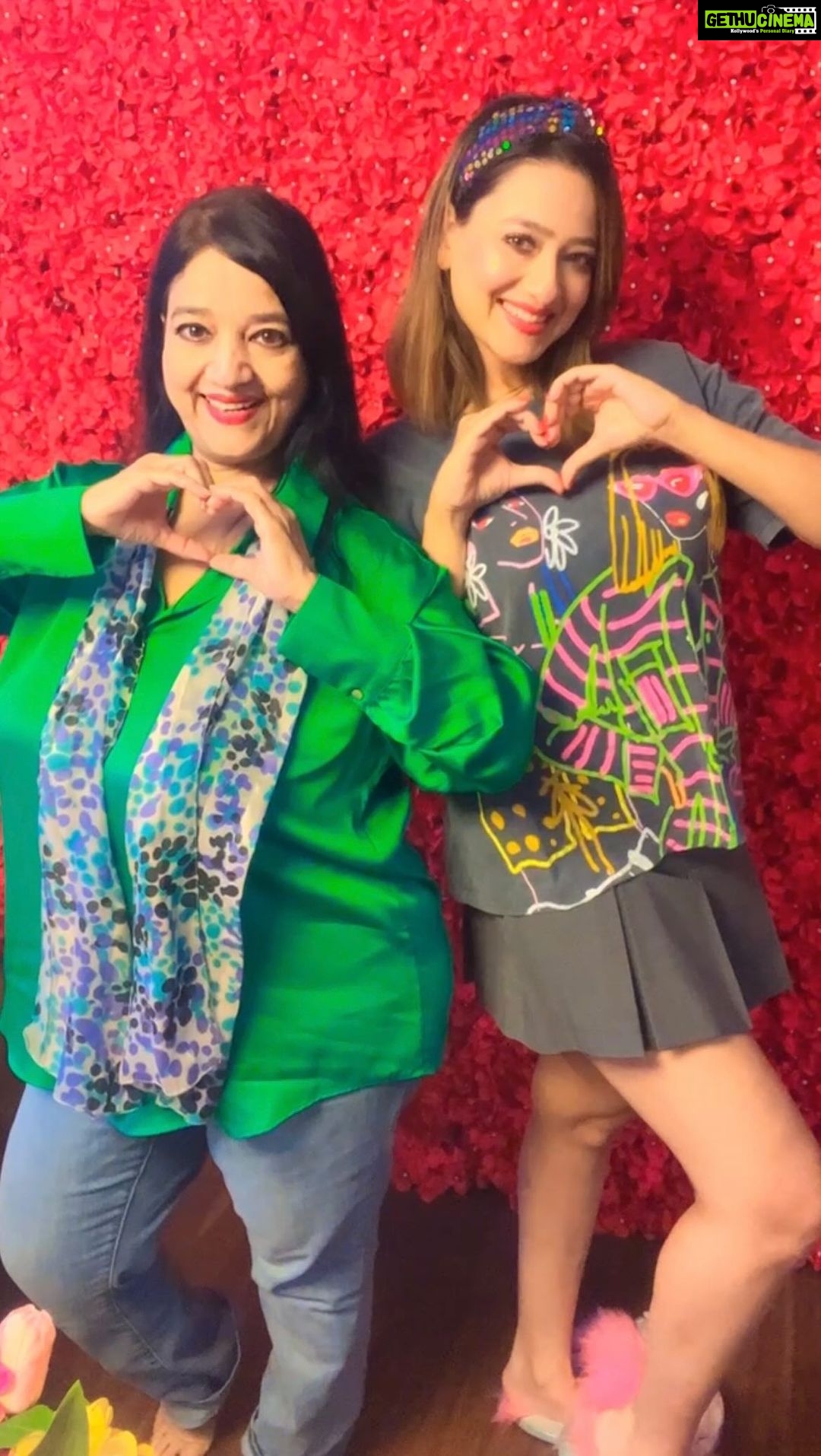 Madalsa Sharma Instagram - Andddd We’re Back!!!! Doing what we love🥰😍 @sheelassharmaa #reels #reelsinstagram #madalsasharma #sheelasharma #motherdaughter #us #mom #momlove #kavya #videooftheday #instadaily #instavideo #instagood #instamood #mood #trending #trendingreels #reelitfeelit #reelkarofeelkaro #reeloftheday #reelit #love #actorslife