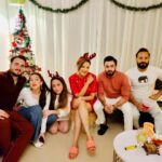 Madalsa Sharma Instagram - 🎄🤗❤️✨ #christmas #us #festive #felisnavidad #madalsasharma #kavya #picoftheday #postoftheday #instadaily #instapic #instagood #instamood #mood #love #actorslife
