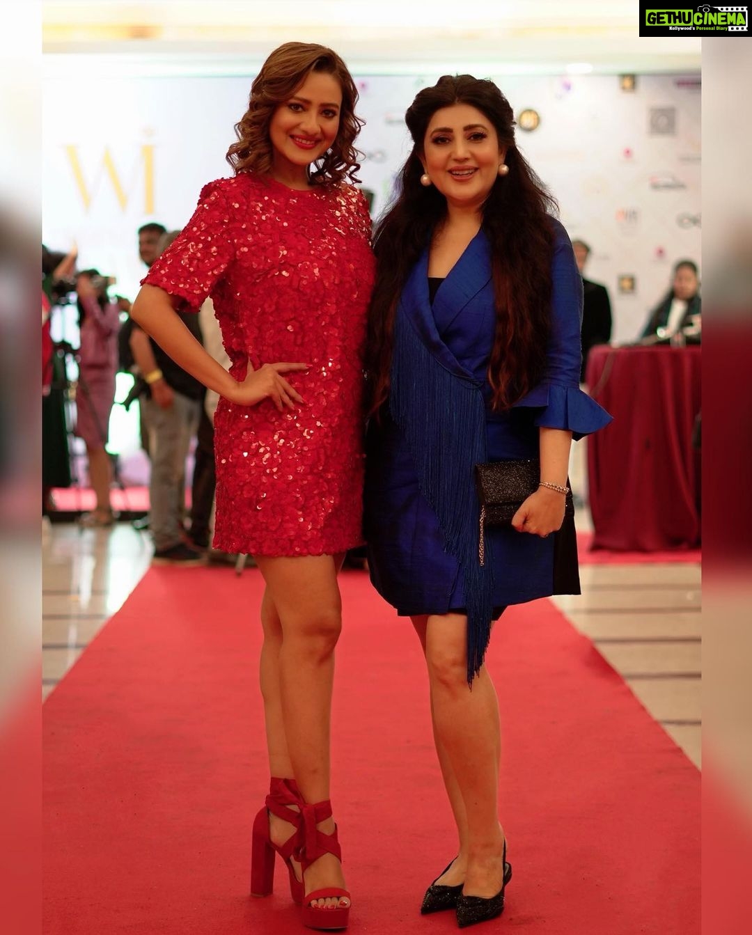 Madalsa Sharma Instagram - Very honoured and humbled to receive the Best Actress Award at “The Global Buisness Awards” 2022 with my favourite @archanakochharofficial who received the Best Designer of the year Award. ❤️❤️