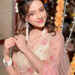 Madalsa Sharma Instagram - Make each day your masterpiece.💕 #quoteoftheday #thoughtoftheday #madalsasharma #kavya #picoftheday #postoftheday #instadaily #instapic #instagood #instamood #mood #love #actorslife