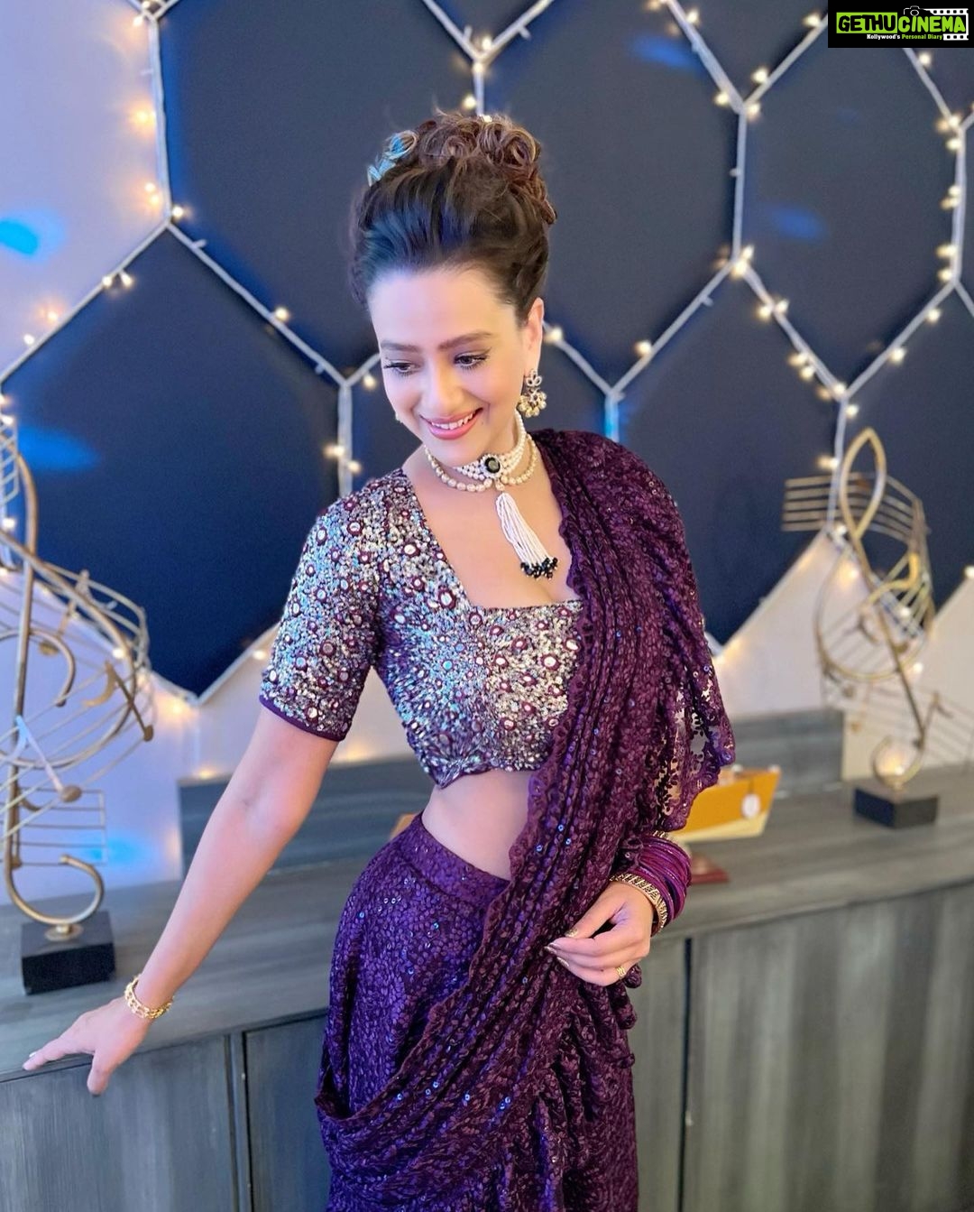 Madalsa Sharma Instagram - Remember happiness is a way of travel, not a destination….💜 #quoteoftheday #thoughtoftheday #madalsasharma #kavya #picoftheday #postoftheday #instadaily #instapic #instagood #instamood #mood #love #actorslife