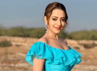 Madalsa Sharma Instagram - Sky full of love. Sky is blue. Dil Ki Tu Zameen. Har taraf bus tu hi tu….🩵 #DilKiTuZameen Link in bio. #quoteoftheday #thoughtoftheday #madalsasharma #sudhanshupandey #kavya #picoftheday #postoftheday #instadaily #instapic #instagood #instamood #mood #love #actorslife