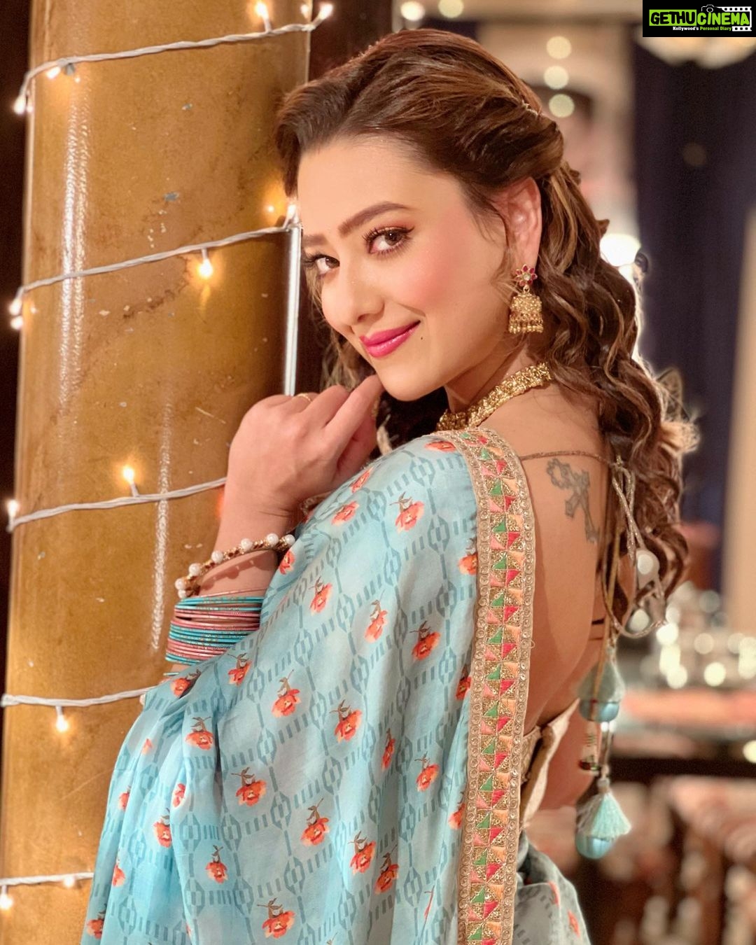 Madalsa Sharma Instagram - As simple as it sounds, if you remain true to yourself, you’re different from anyone else….✨✨ #quoteoftheday #thoughtoftheday #madalsasharma #kavya #picoftheday #postoftheday #instadaily #instapic #instagood #instamood #mood #love #actorslife