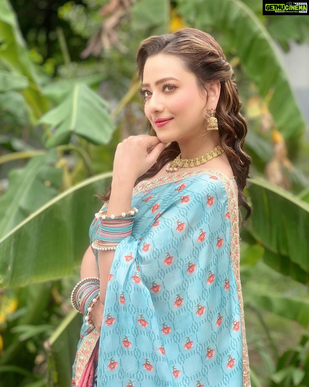 Madalsa Sharma Instagram - As simple as it sounds, if you remain true to yourself, you’re different from anyone else….✨✨ #quoteoftheday #thoughtoftheday #madalsasharma #kavya #picoftheday #postoftheday #instadaily #instapic #instagood #instamood #mood #love #actorslife