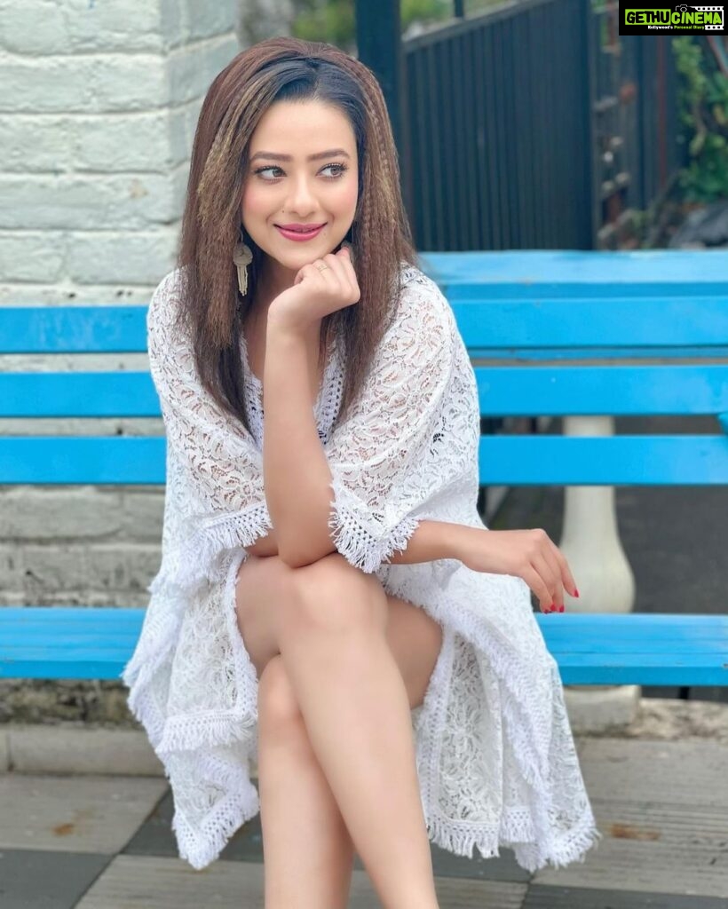 Madalsa Sharma Instagram - A grateful heart is a magnet for miracles…. ❤️💫 #quoteoftheday #thoughtoftheday #madalsasharma #kavya #picoftheday #postoftheday #instadaily #instapic #instagood #instamood #mood #love #actorslife