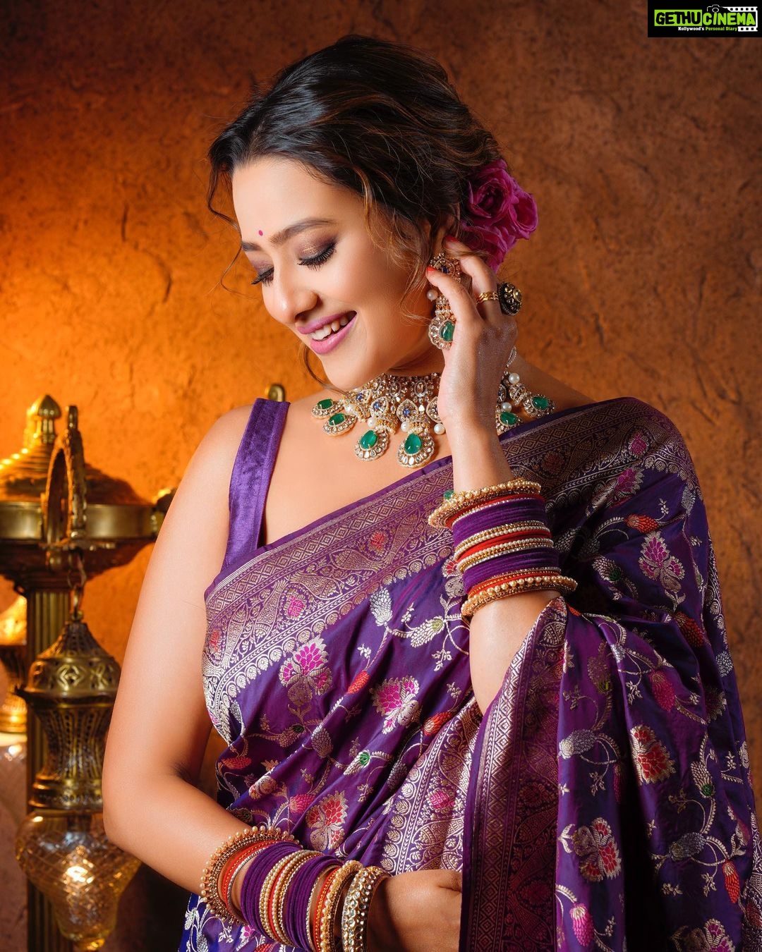 Madalsa Sharma Instagram - Bloom where you are planted💜💁♀️ Shoot Concept & Designed By :- @nehaadhvikmahajan @bridalsbynam . 💄MUA , Hair & Styling :- @nehaadhvikmahajan . 📸 :- @abhay_r_kirti . 🥻Saree :- @kankatala_ . 💍Jewelery :- @pooja_diamond . Bridal Accessories:- @omsons_bridal_store