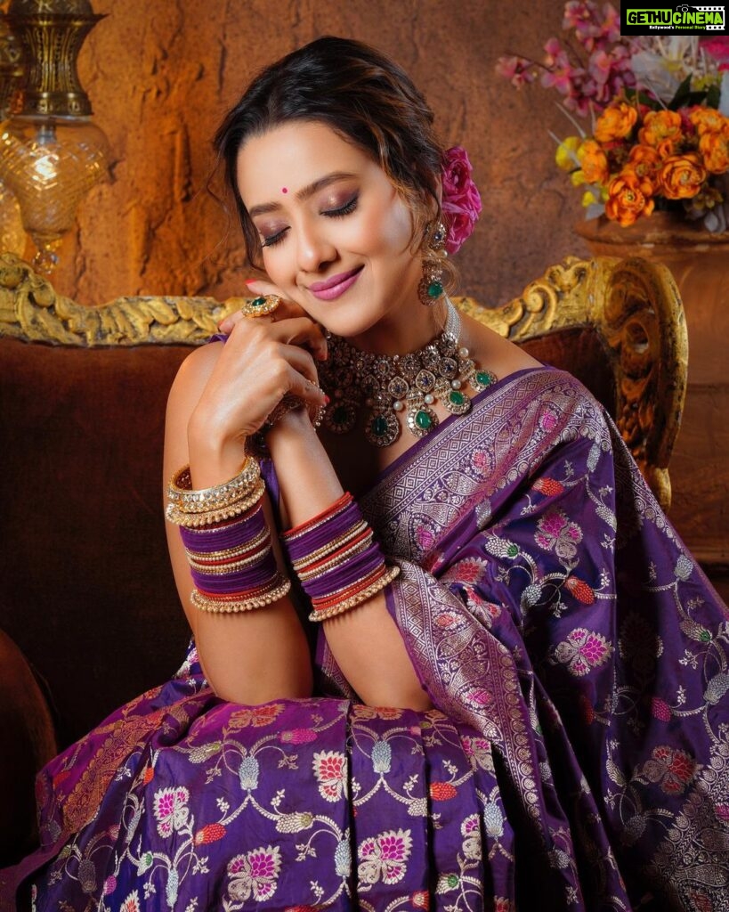 Madalsa Sharma Instagram - Bloom where you are planted💜💁‍♀️ Shoot Concept & Designed By :- @nehaadhvikmahajan @bridalsbynam . 💄MUA , Hair & Styling :- @nehaadhvikmahajan . 📸 :- @abhay_r_kirti . 🥻Saree :- @kankatala_ . 💍Jewelery :- @pooja_diamond . Bridal Accessories:- @omsons_bridal_store