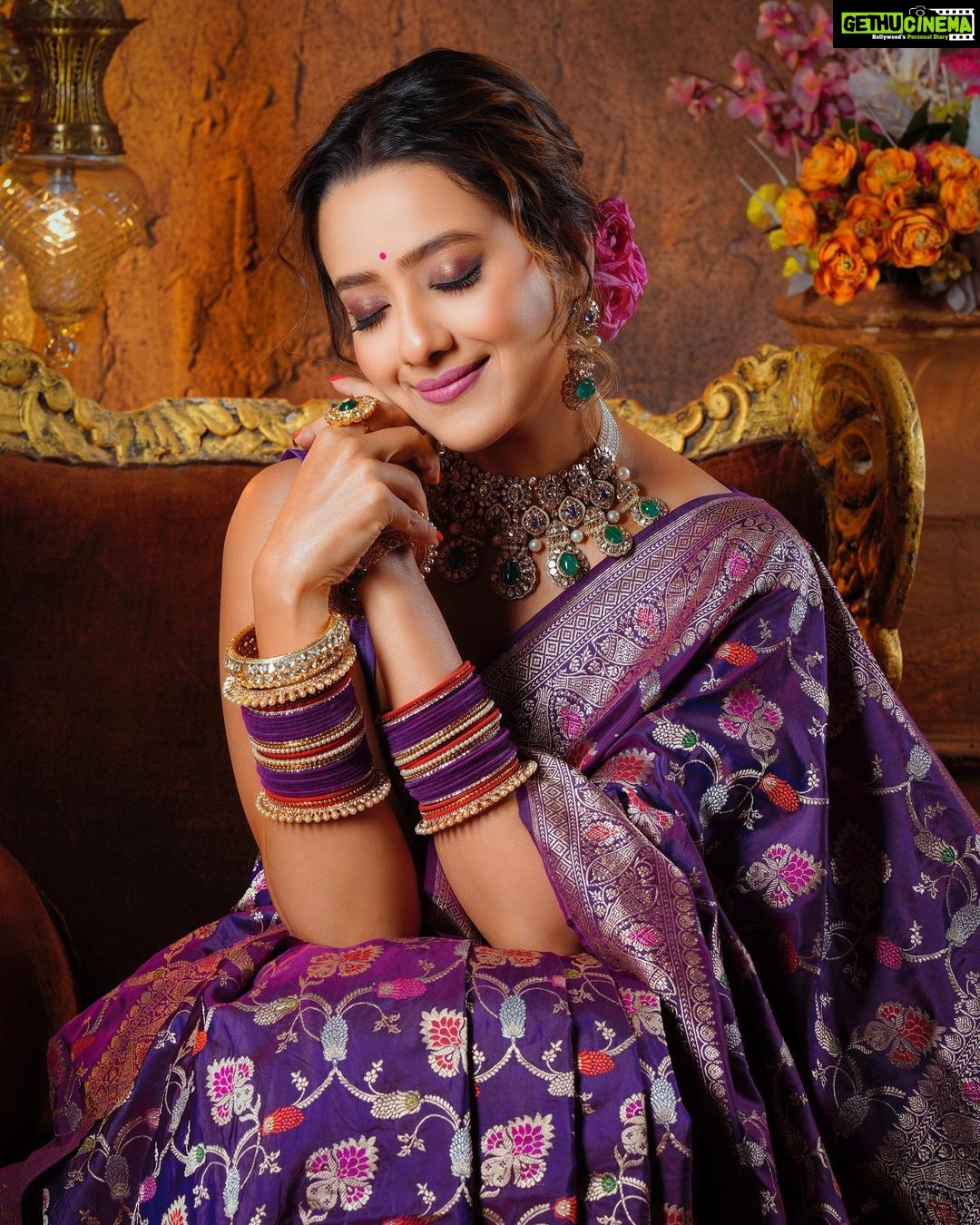 Madalsa Sharma Instagram - Bloom where you are planted💜💁♀️ Shoot Concept & Designed By :- @nehaadhvikmahajan @bridalsbynam . 💄MUA , Hair & Styling :- @nehaadhvikmahajan . 📸 :- @abhay_r_kirti . 🥻Saree :- @kankatala_ . 💍Jewelery :- @pooja_diamond . Bridal Accessories:- @omsons_bridal_store