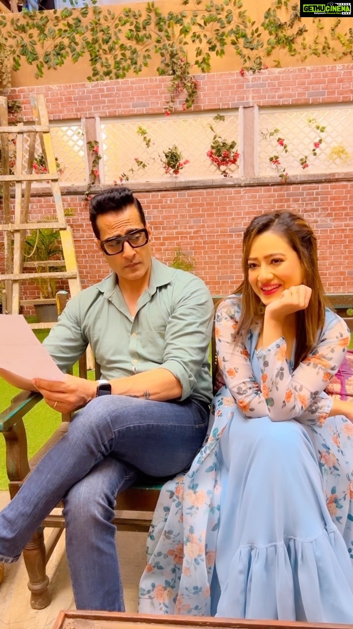 Madalsa Sharma Instagram - Ye dekho! Ab yehi baaki reh gaya tha….🤪🤣 #vanya @sudanshu_pandey #reels #reelsinstagram #madalsasharma #sudhanshupandey #vanraj #kavya #videooftheday #instadaily #instavideo #instagood #instamood #mood #trending #trendingreels #reelitfeelit #reelkarofeelkaro #reeloftheday #reelit #love #actorslife