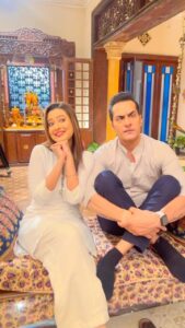 Madalsa Sharma Instagram - Jab aapko lage ki bimaari badh rahi hai to fauran doosre doctor ki rai leni chahiye….🤣😜 #vanya @sudanshu_pandey #reels #reelsinstagram #madalsasharma #sudhanshupandey #vanraj #kavya #videooftheday #instadaily #instavideo #instagood #instamood #mood #trending #trendingreels #reelitfeelit #reelkarofeelkaro #reeloftheday #reelit #love #actorslife
