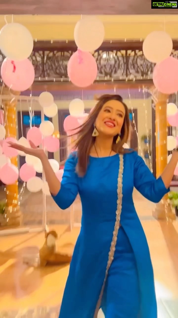 Madalsa Sharma - 356.4K Likes - All the songs of this film bring back so many memories as a kid.❤️ Here’s my version💁♀️
#reels #reelsinstagram #madalsasharma #kavya #videooftheday #instadaily #instavideo #instagood #instamood #mood #trending #trendingreels #reelitfeelit #reelkarofeelkaro #reeloftheday #reelit #love #actorslife