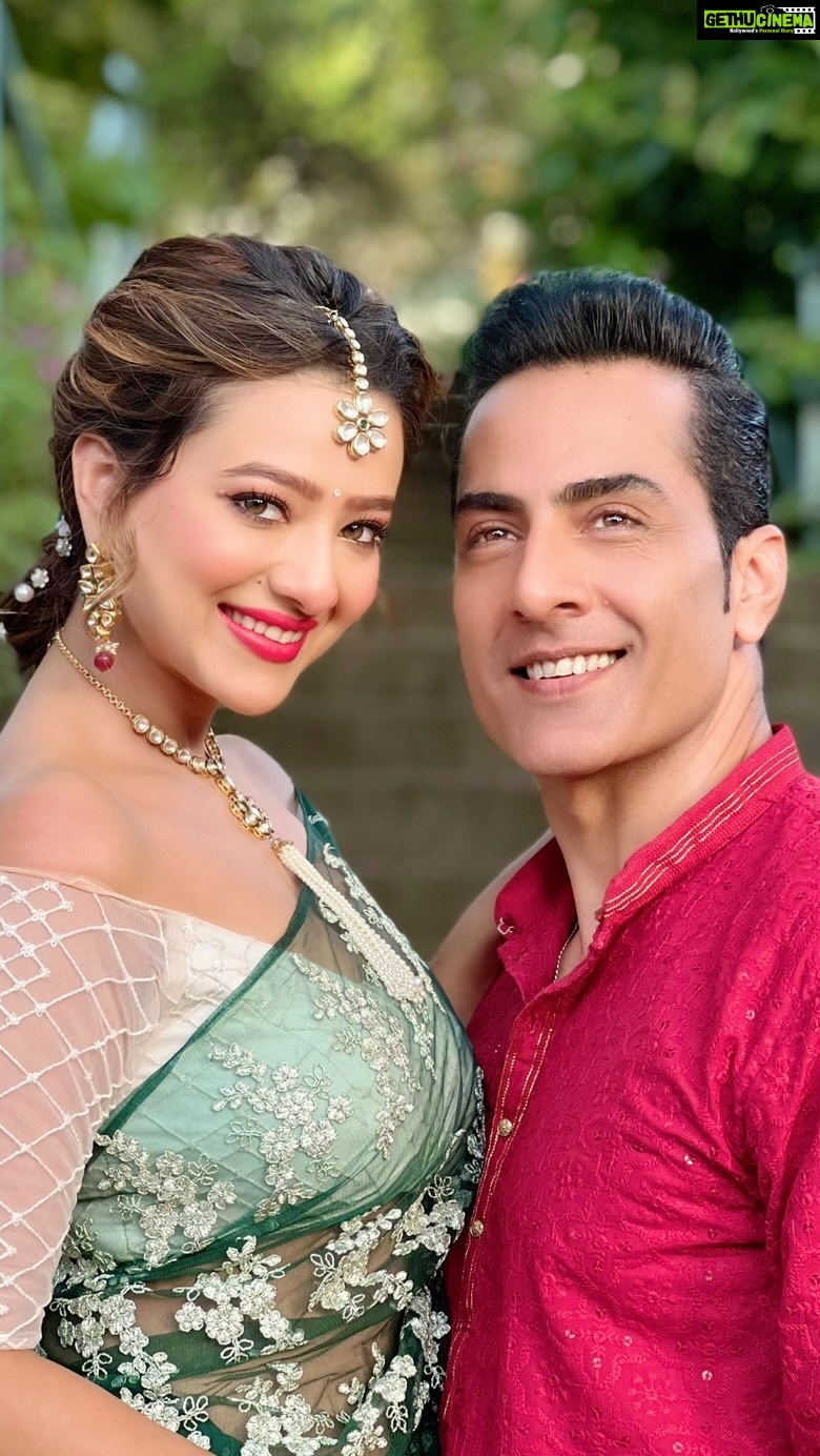 Madalsa Sharma - 154.9K Likes - Jaate jaate kisiko “jaa re” kehne se uski ego hurt ho sakti hai aur woh aapke upar jaanleva prahaar kar sakta hai ..
Lesson - Jo khud jaa raha ho usey chup chaap nikal lene do….😅🤣 #vanya @sudanshu_pandey
#reels #reelsinstagram #madalsasharma #sudhanshupandey #vanraj #kavya #videooftheday #instadaily #instavideo #instagood #instamood #mood #trending #trendingreels #funnyreels #reelsinstagram #reelitfeelit #reelkarofeelkaro #reeloftheday #reelit #love #actorslife