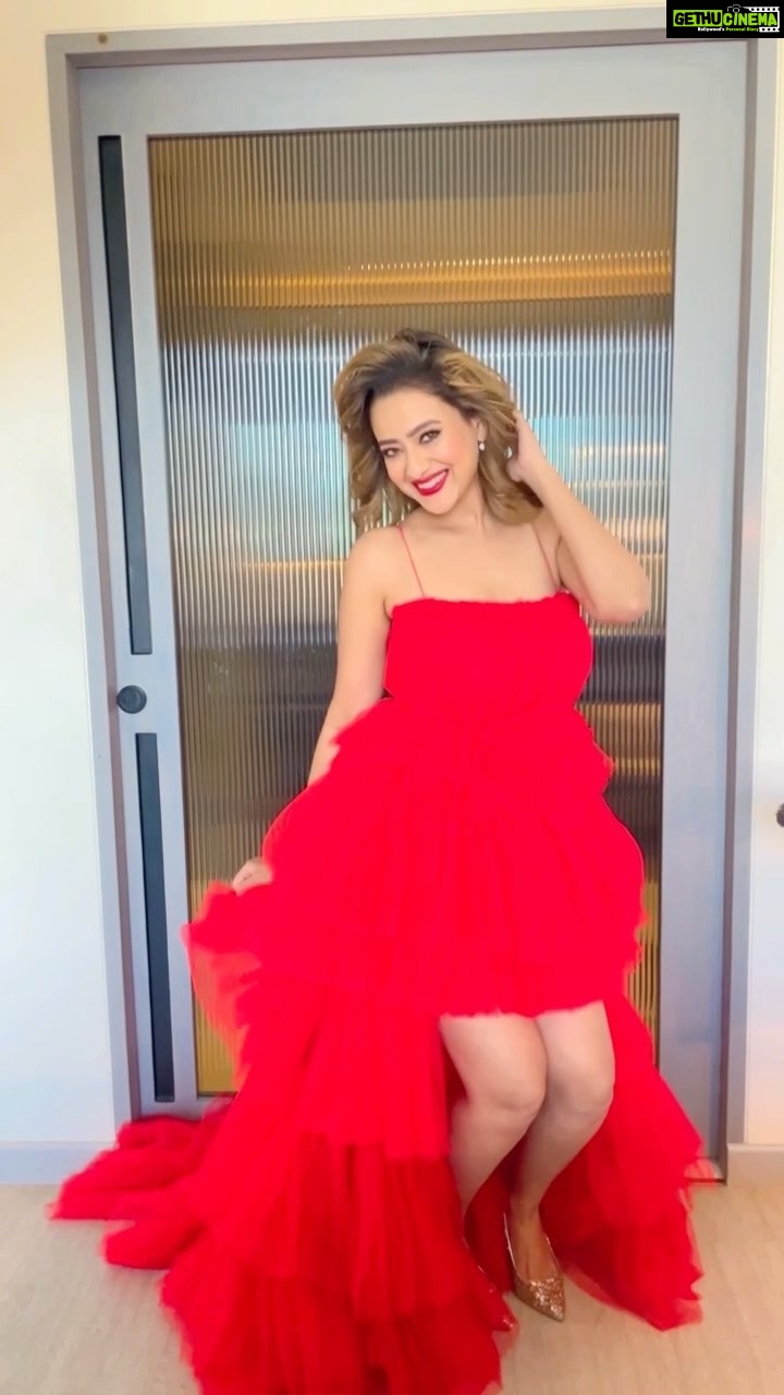 Madalsa Sharma Instagram - Current mood❤️💁♀️ #reels #reelsinstagram #madalsasharma #kavya #videooftheday #barbie #barbiegirl #instadaily #instavideo #instagood #instamood #mood #trending #trendingreels #reelitfeelit #reelkarofeelkaro #reeloftheday #reelit #love #actorslife