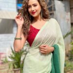 Madalsa Sharma Instagram - It’s all about finding the calm in the chaos….💚 #quoteoftheday #thoughtoftheday #madalsasharma #kavya #picoftheday #postoftheday #instadaily #instapic #instagood #instamood #mood #love #actorslife