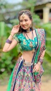 Madalsa Sharma Instagram - Aankhon ki gustakhiyan maaf ho….❤️✨

#reels #reelsinstagram #madalsasharma #kavya #videooftheday #instadaily #instavideo #instagood #instamood #mood #trending #trendingreels #reelitfeelit #reelkarofeelkaro #reeloftheday #reelit #love #actorslife
