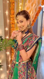 Madalsa Sharma Instagram - Caption nahi, reel dekho….💁‍♀️ 

#reels #reelsinstagram #madalsasharma #kavya #videooftheday #trendingreels #trending #instadaily #instavideo #instagood #instamood #mood #trending #trendingreels #reelitfeelit #reelkarofeelkaro #reeloftheday #reelit #love #actorslife