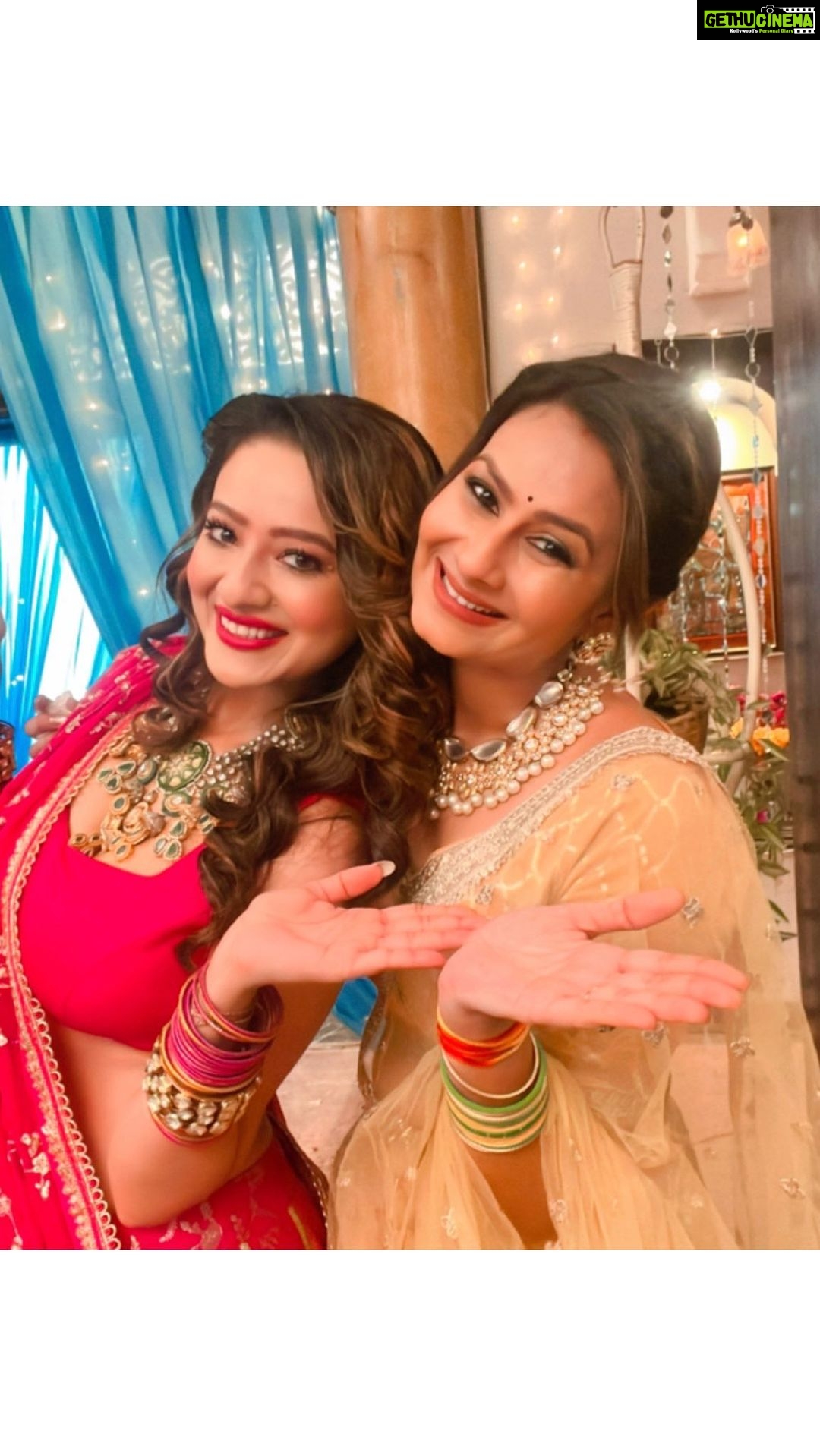 Madalsa Sharma Instagram - BTS fun with this cutieđź’• @ektasaraiyamehta #reels #reelsinstagram #madalsasharma #kavya #videooftheday #instadaily #instavideo #instagood #instamood #mood #trending #trendingreels #reelitfeelit #reelkarofeelkaro #reeloftheday #reelit #love #actorslife