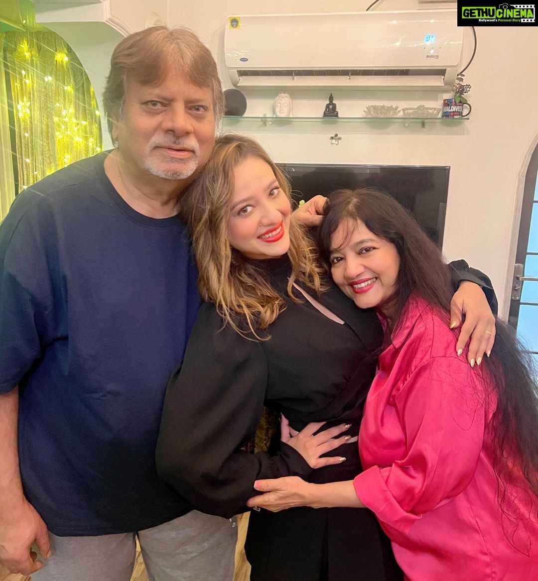 Madalsa Sharma Instagram - Happy Birthday my world❤️ Words will never be enough to express how much I love you❤️ @sheelassharmaa #birthdaygirl #sheelasharma #madalsasharma #subhashsharma #kavya #family #unconditionallove #picoftheday #postoftheday #instadaily #instapic #instagood #instamood #mood #love #actorslife