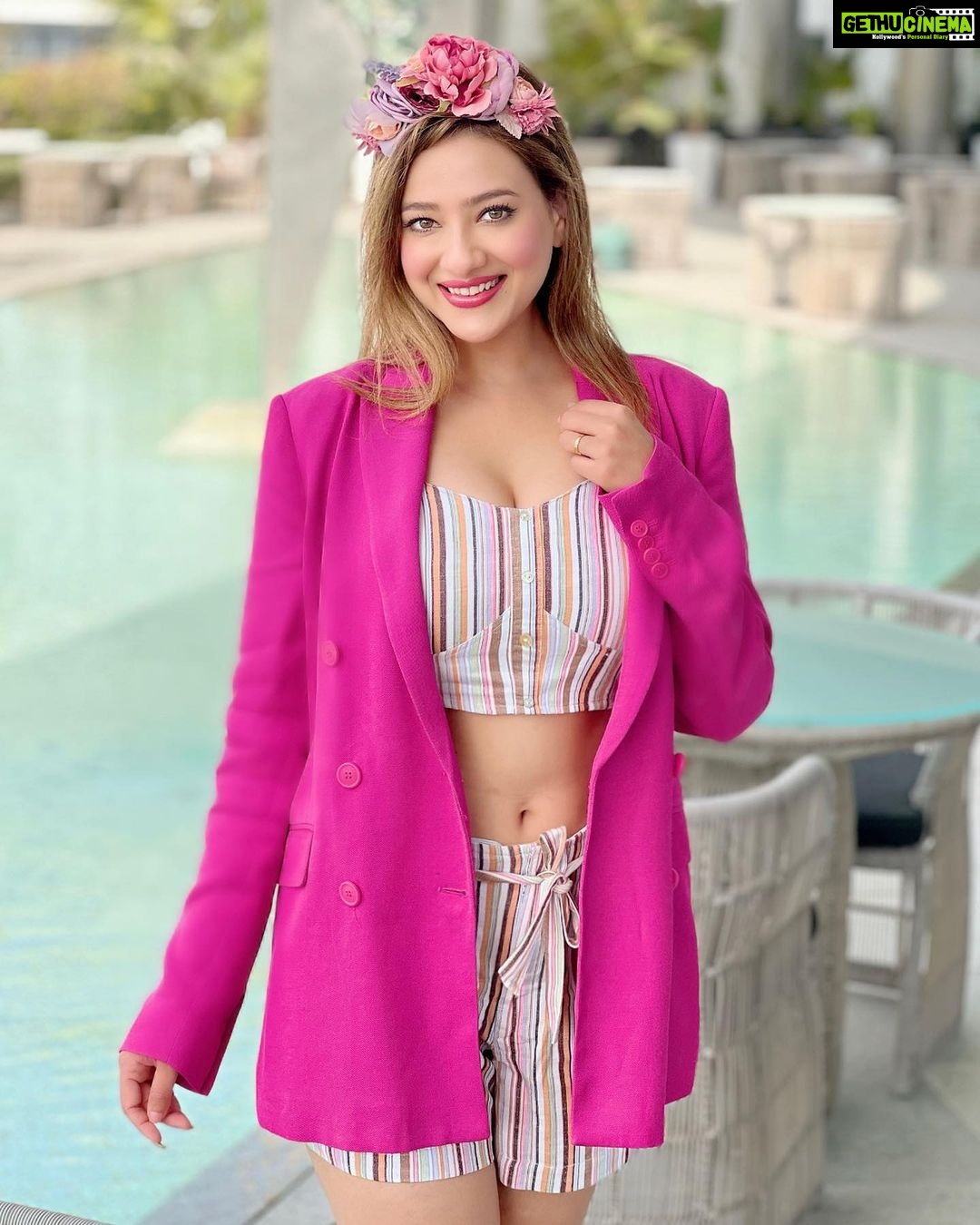 Madalsa Sharma Instagram - If you can look at everything lovingly, the whole world becomes beautiful your experience….💖 #quoteoftheday #thoughtoftheday #madalsasharma #kavya #picoftheday #postoftheday #instadaily #instapic #instagood #instamood #mood #love #actorslife