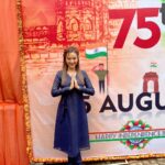 Madalsa Sharma Instagram - Me and the entire cast and crew of @directorskutproduction and Shahi Productions were honoured and delighted at the Flag Hosting of our Tiranga on the sets of “Anupama”. 🇮🇳 Jai Hind❤️ Happy 75th Anniversary of our Independence to all Indians all around the world. #jaihind #harghartiranga #directorskutproduction #shahiproductionspvtltd #anupamaa