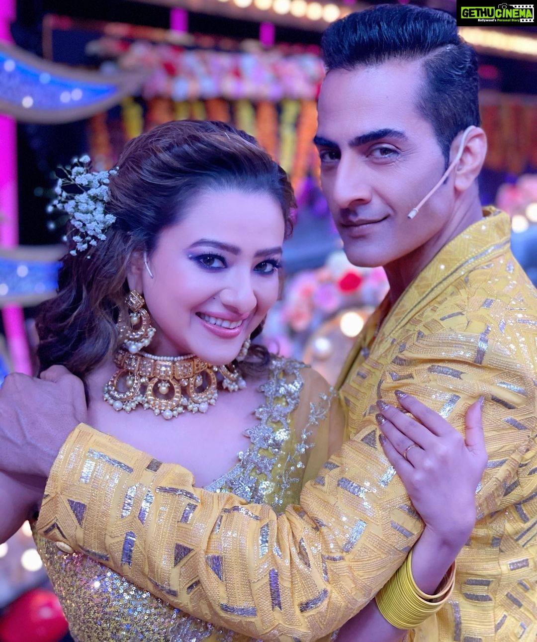 Madalsa Sharma Instagram - Best friends are the people in your life that make you laugh louder, smile brighter, and live better….❤️❤️ #vanya @sudanshu_pandey #quoteoftheday #thoughtoftheday #madalsasharma #sudhanshupandey #vanraj #kavya #friendshipgoals #bestie #picoftheday #postoftheday #instadaily #instapic #instagood #instamood #mood #love #actorslife