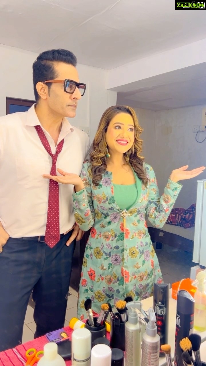 Madalsa Sharma Instagram - Tareef karvane se pehle Urdu seekhna zaroori hai! 😉🤓 #vanya @sudanshu_pandey #reels #reelsinstagram #madalsasharma #sudhanshupandey #vanraj #kavya #videooftheday #instadaily #instavideo #instagood #instamood #mood #trending #trendingreels #reelitfeelit #reelkarofeelkaro #reeloftheday #reelit #love #actorslife