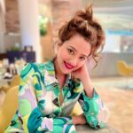 Madalsa Sharma Instagram - This is what I to do while passing my time waiting for food at a restaurant. 🥘🙃😄💁‍♀️ #smile #ootd #madalsasharma #kavya #picoftheday #postoftheday #instadaily #instapic #instagood #instamood #fun #food #mood #love #actorslife