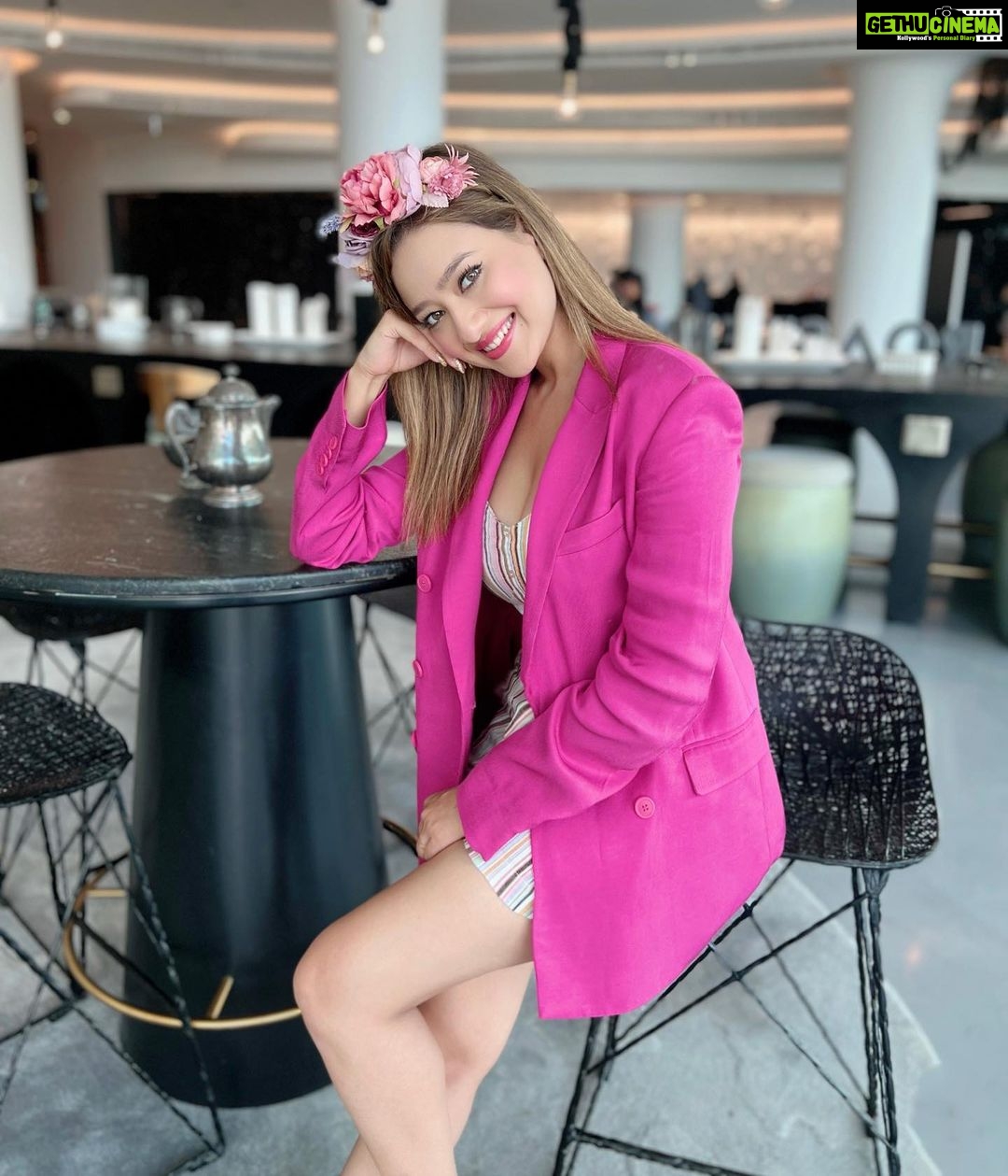 Madalsa Sharma Instagram - Collect moments, not things….✨ @wabudhabi #quoteoftheday #thoughtoftheday #madalsasharma #kavya #abudhabi #yasisland #vacay #travel #picoftheday #postoftheday #instadaily #instapic #instagood #instamood #mood #love #actorslife W Abu Dhabi – Yas Island