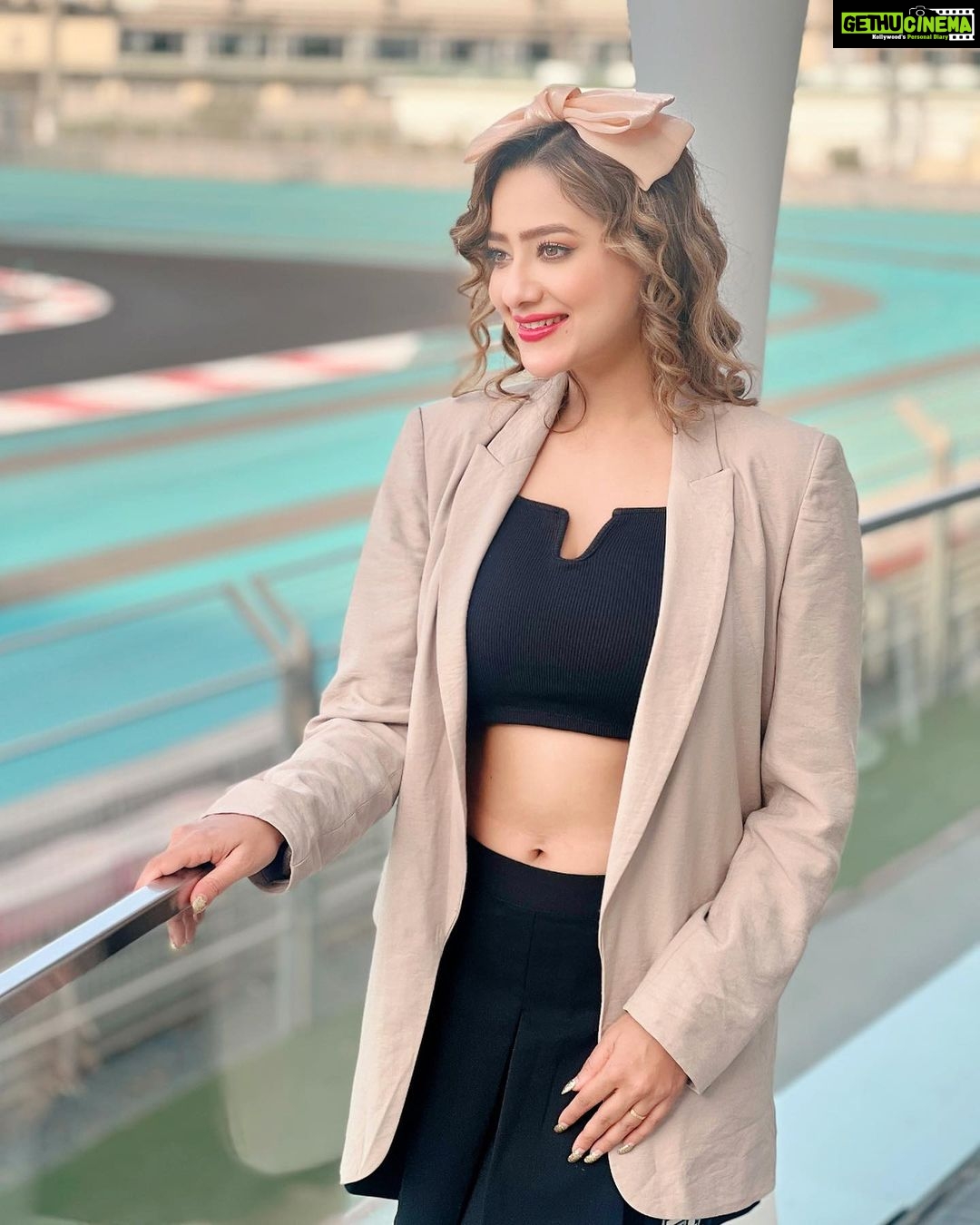 Madalsa Sharma Instagram - What are your weekend plans?!✨ #weekend #weekendvibes #madalsasharma #kavya #abudhabi #vacay #picoftheday #postoftheday #instadaily #instapic #instagood #instamood #mood #love #actorslife W Abu Dhabi – Yas Island