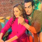 Madalsa Sharma Instagram - Mard agar apne aap ko mirchi samjhe toh usse tirchi nazar se consequences samjha dene chahiye. 🌶🌶🌶 Tuchch Vichaar = Mirchi Ka Achaar 😅🤣 #vanya @sudanshu_pandey #reels #reelsinstagram #madalsasharma #sudhanshupandey #kavya #videooftheday #instadaily #instavideo #instagood #instamood #mood #trending #trendingreels #reelitfeelit #reelkarofeelkaro #reeloftheday #reelit #love #actorslife